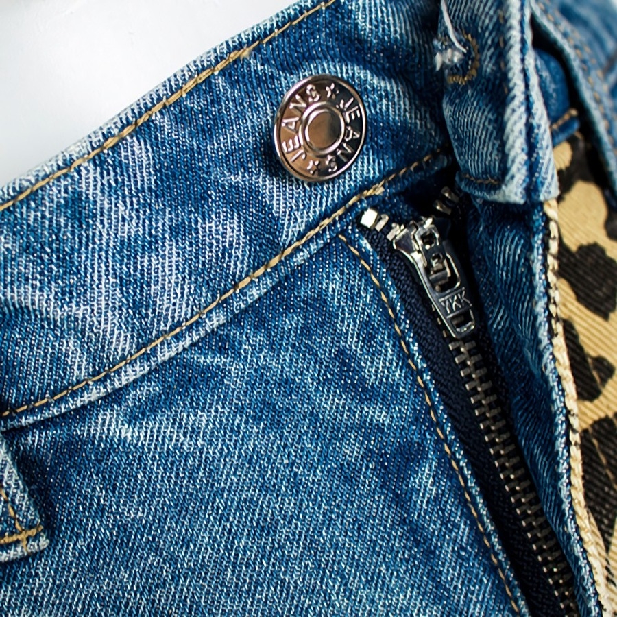 Xs-2Xl Plus Size Spring New Inelastic Contrast Color Spliced Leopard Printing Zip-Up Pocket Button Straight Fashion Denim Jeans