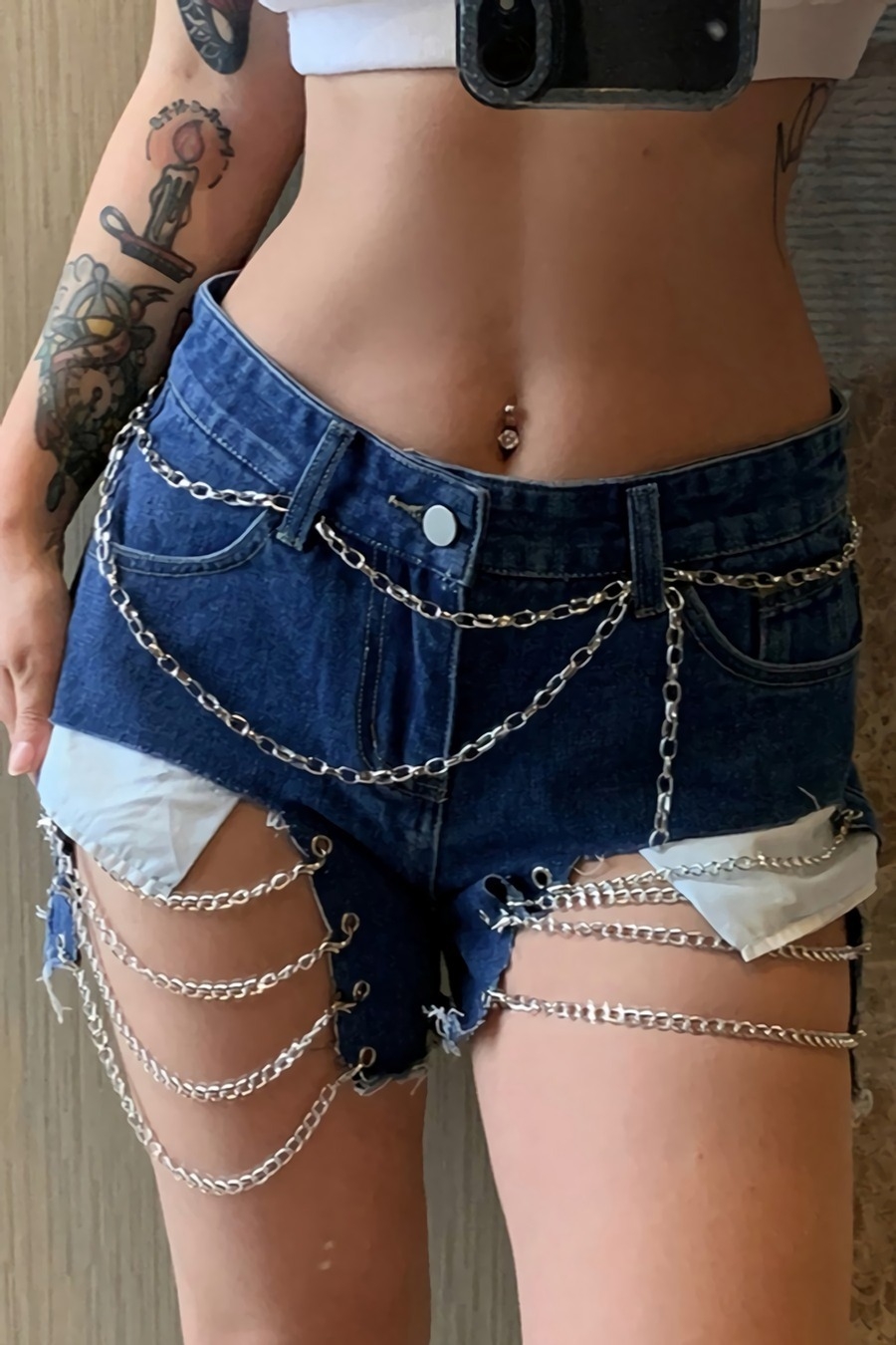 Summer New Stylish Inelastic Solid Color Metal-Chain Hole Pocket Zip-Up Button Slim Sexy Denim Shorts(With Metal-Chain Belt) - Vougese